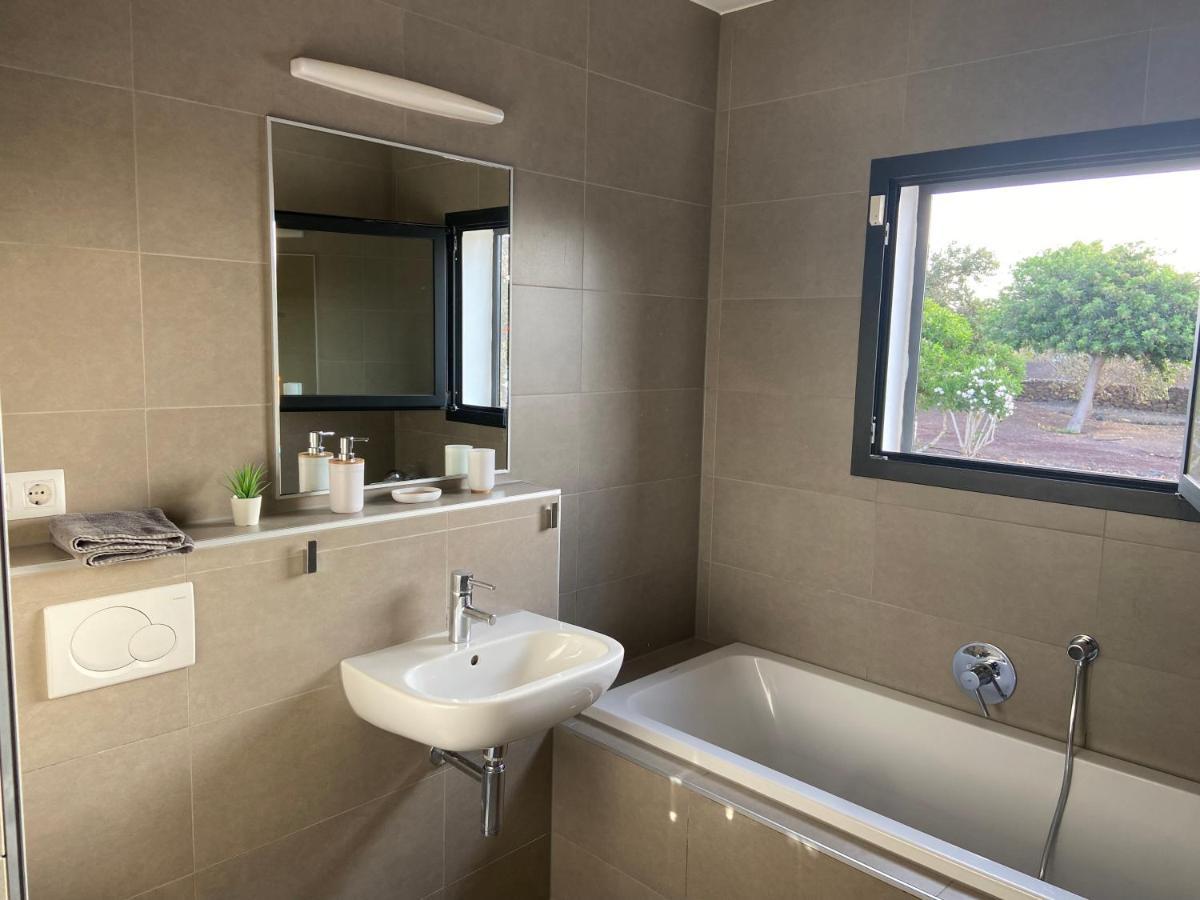 Heated & Shared Pool Villa Matriana 36A, North Shore Villas Lajares Bagian luar foto