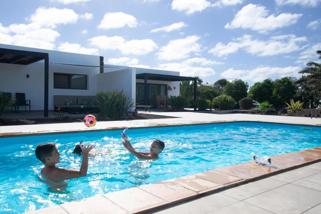 Heated & Shared Pool Villa Matriana 36A, North Shore Villas Lajares Bagian luar foto