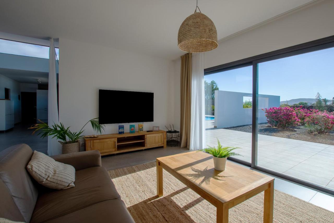 Heated & Shared Pool Villa Matriana 36A, North Shore Villas Lajares Bagian luar foto